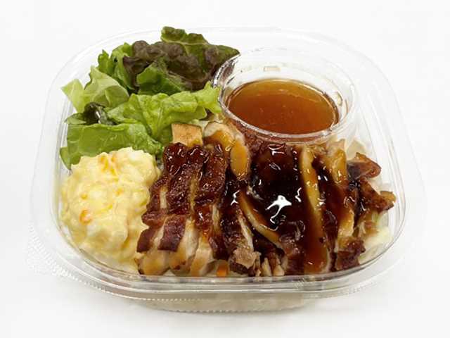セブンイレブンの照り焼きチキンパスタサラダ たまごサラダ入りを比較する。税込価格：397円、カロリー：356kcal、1円あたりカロリー：0.90kcal/円、たんぱく質：20.5g、1円あたりたんぱく質：0.05g/円、脂質：12.9g、炭水化物：41.6g、糖質：37.4g、食物繊維：4.2g、食塩相当量：3.3g。照り焼きチキンとたまごサラダを組み合わせたパスタサラダです。さっぱりとした柑橘系の和風ドレッシングをかけてお召し上がりください。アレルギー：卵、小麦。