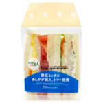 セブンイレブンの野菜ミックスサンド あしかが美人トマト使用を比較する。税込価格：378円、カロリー：314kcal、1円あたりカロリー：0.83kcal/円、たんぱく質：8.7g、1円あたりたんぱく質：0.02g/円、脂質：16.4g、炭水化物：34.1g、糖質：31.7g、食物繊維：2.4g、食塩相当量：1.6g。あしかが美人トマト、たまごサラダ、ハム、野菜を組み合わせた様々な具材を味わえる野菜のミックスサンドです。アレルギー：卵、乳、小麦。