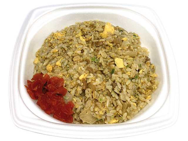 セブンイレブンのラーメン屋さんのやみつきやきめしを比較する。税込価格：711円、カロリー：683kcal、1円あたりカロリー：0.96kcal/円、たんぱく質：19.2g、1円あたりたんぱく質：0.03g/円、脂質：29.1g、炭水化物：87.2g、糖質：85.1g、食物繊維：2.1g、食塩相当量：6g。しっかり味の染み込んだチャーシューを入れ、香ばし感と旨味を感じるやきめしです。アレルギー：卵、乳、小麦。