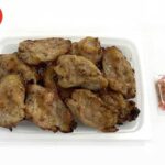 セブンイレブンのたんぱく質が摂れる 炭火焼き鶏はらみを比較する。税込価格：505円、カロリー：232kcal、1円あたりカロリー：0.46kcal/円、たんぱく質：24.8g、1円あたりたんぱく質：0.05g/円、脂質：14.2g、炭水化物：1.4g、糖質：1.3g、食物繊維：0.1g、食塩相当量：3.5g。鶏の希少部位鶏はらみを炭火で香ばしく焼き上げた、美味しくたんぱく質が摂取できるおつまみです。アレルギー：なし。