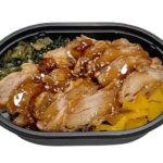 甘辛タレの鶏からあげ御飯 セブンイレブン 甘辛タレの唐揚げを盛り付けた御飯。