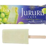 セブンイレブンのカンロ じゅるるアイス シャインマスカットを比較する。税込価格：216円。アレルギー：卵、乳。