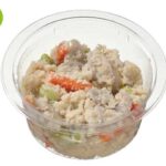 セブンイレブンのごろっと根菜のしっとりおからを比較する。税込価格：214円、カロリー：151kcal、1円あたりカロリー：0.71kcal/円、たんぱく質：6g、1円あたりたんぱく質：0.03g/円、脂質：7.6g、炭水化物：19.5g、糖質：10g、食物繊維：9.5g、食塩相当量：2g。ごろっと大き目にカットしたごぼうや人参、れんこん等の根菜に枝豆を加えた健康感のあるおからサラダです。アレルギー：小麦。