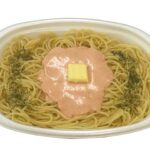 セブンイレブンの大盛 明太マヨのスパゲティを比較する。税込価格:464円、カロリー:750kcal、1円あたりカロリー:1.61kcal/円、たんぱく質:25g、1円あたりたんぱく質:0.05g/円、脂質:28.4g、炭水化物:102.3g、糖質:94.7g、食物繊維:7.6g、食塩相当量:6.6g。大盛タイプの明太子スパゲティです。コクのあるマヨネーズソースの隠し味にレモン果汁を使用しました。アレルギー:卵、乳、小麦。