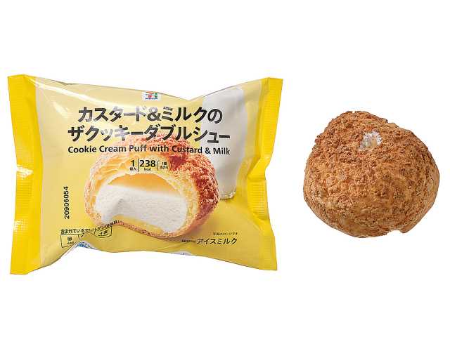 セブンイレブンの７プレミアム ザクッキーダブルシューを比較する。税込価格：214円、カロリー：238kcal、1円あたりカロリー：1.11kcal/円、たんぱく質：4.4g、1円あたりたんぱく質：0.02g/円、脂質：10.9g、炭水化物：30.7g、糖質：30.3g、食物繊維：0.4g、食塩相当量：0.3g。ザクッと食感のクッキーシューに、カスタードとミルクアイスの２層仕立てのシューアイスです。アレルギー：卵、乳、小麦。