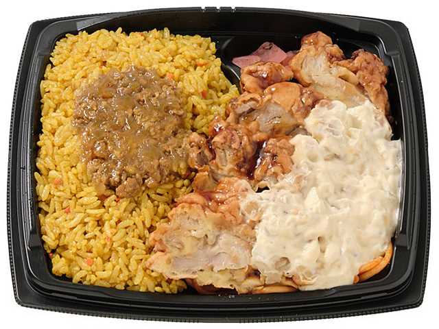 カレー炒飯＆チキン南蛮 セブンイレブン スパイスが香るカレー炒飯に、タルタルソースをかけた甘酸っぱいチキン南蛮を組み合わせた、満足感のあるお弁当です。
