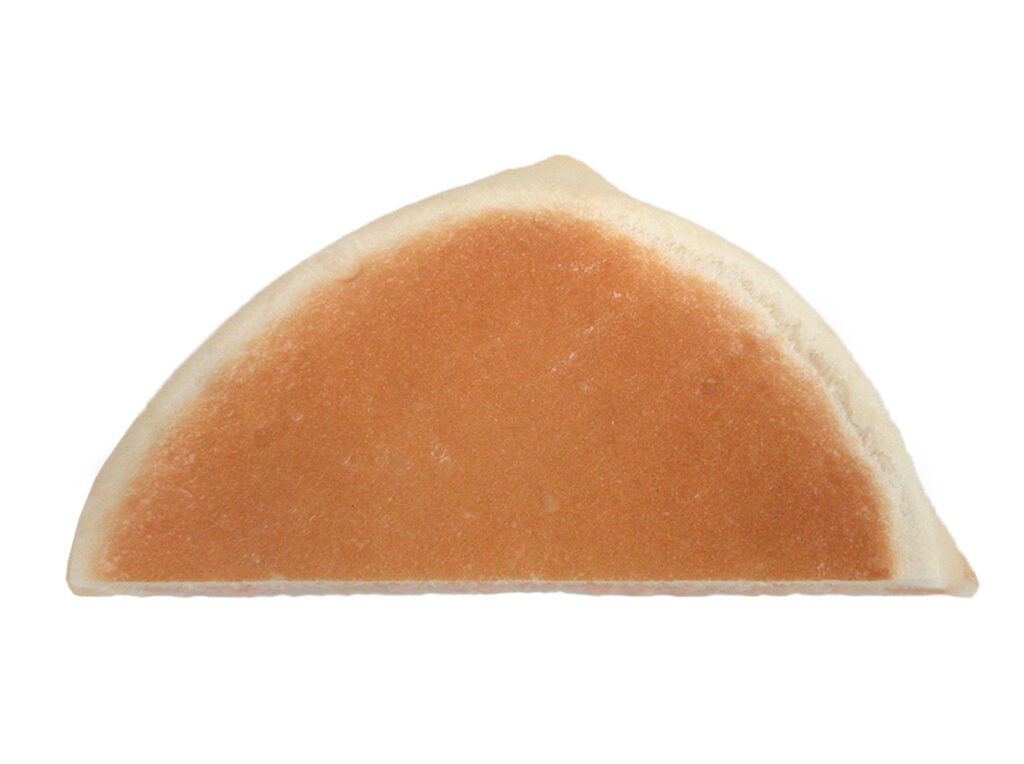 セブンイレブンの明太ポテトサラダサンドを比較する。税込価格：149円、カロリー：189kcal、1円あたりカロリー：1.27kcal/円、たんぱく質：4.3g、1円あたりたんぱく質：0.03g/円、脂質：8.2g、炭水化物：25.1g、糖質：23.9g、食物繊維：1.2g、食塩相当量：1.6g。ソフトな食感のパンに、明太ポテトサラダフィリングをサンドした惣菜パンです。アレルギー：卵、乳、小麦。