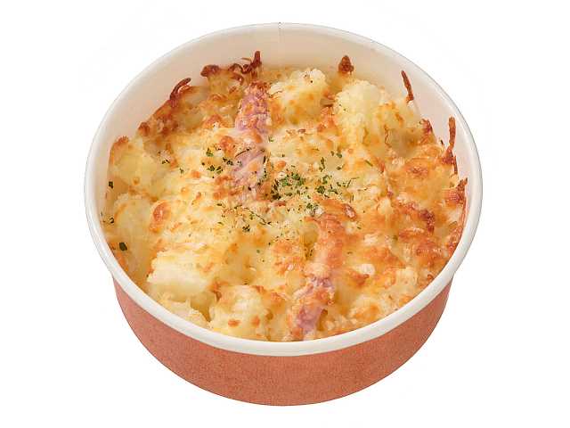 セブンイレブンのあつあつオーブン焼き北海道産じゃがいもを比較する。税込価格：300円、カロリー：180kcal、1円あたりカロリー：0.60kcal/円、たんぱく質：6.2g、1円あたりたんぱく質：0.02g/円、脂質：7.3g、炭水化物：23.3g、糖質：21.4g、食物繊維：1.9g、食塩相当量：1.4g。北海道産のじゃがいもを使用し、野菜本来の味を楽しめるチーズ焼きの仕立てです。アレルギー：卵、乳、小麦。