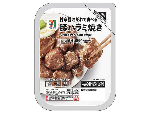 セブンイレブンの７プレミアム 豚ハラミ焼きを比較する。税込価格：376円、カロリー：129kcal、1円あたりカロリー：0.34kcal/円、たんぱく質：10.6g、1円あたりたんぱく質：0.03g/円、脂質：7.8g、炭水化物：4.3g、糖質：3.8g、食物繊維：0.5g、食塩相当量：2g。香ばしい直火焼きの香りと、豚ハラミの食感、うま味が楽しめます。甘辛い醤油だれに絡めて召し上がりください。アレルギー：卵、乳、小麦。