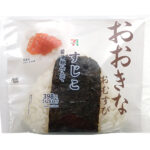 セブンイレブンのおおきなおむすび すじこ（醤油麹仕立て）を比較する。税込価格：430円、カロリー：334kcal、1円あたりカロリー：0.78kcal/円、たんぱく質：7.2g、1円あたりたんぱく質：0.02g/円、脂質：2g、炭水化物：72g、糖質：71.4g、食物繊維：0.6g、食塩相当量：2.1g。醤油麹でまろやかな味わいに仕上げたすじこを包んだ、食べ応えのある大きなおむすびです。アレルギー：小麦。