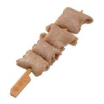 セブンイレブンのおでん 牛もつ串を比較する。税込価格：180円、カロリー：64kcal、1円あたりカロリー：0.35kcal/円、たんぱく質：4.1g、1円あたりたんぱく質：0.02g/円、脂質：5.1g、炭水化物：0.5g、糖質：0.5g、食物繊維：0g、食塩相当量：0.2g。しっかり味しみさせた、コクのある牛もつ串です。アレルギー：卵、小麦 特定原材料に準ずる20品目: 牛肉、大豆。
