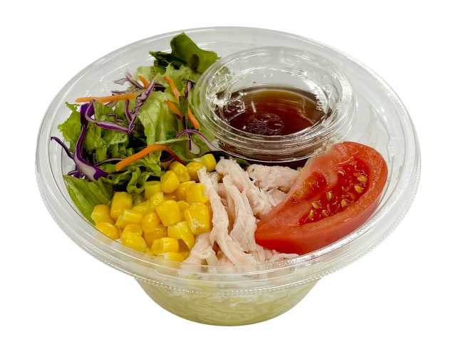 蒸し鶏と彩り野菜のラーメンサラダ セブンイレブン 蒸し鶏と彩り野菜を和風玉葱ドレッシングをかけて一緒に食べていただくラーメンサラダ。