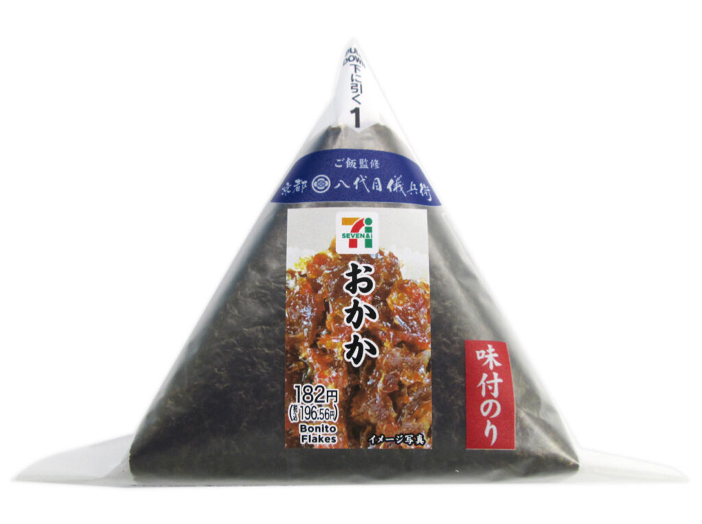 セブンイレブンの味付のりおかかを比較する。税込価格：197円、カロリー：175kcal、1円あたりカロリー：0.89kcal/円、たんぱく質：3.9g、1円あたりたんぱく質：0.02g/円、脂質：0.8g、炭水化物：39g、糖質：36.9g、食物繊維：2.1g、食塩相当量：1.2g。関西で人気のおかかを使用した、おかか本来の風味を楽しめるおにぎりです。アレルギー：小麦。