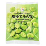 セブンイレブンの7プレミアム 塩ゆでそら豆を比較する。税込価格:214円、カロリー:111kcal、1円あたりカロリー:0.52kcal/円、たんぱく質:10.4g、1円あたりたんぱく質:0.05g/円、脂質:0.2g、炭水化物:16.8g、糖質:12.8g、食物繊維:4g、食塩相当量:0.7g。おやつやおつまみに最適な、塩ゆでそら豆です。アレルギー:なし。