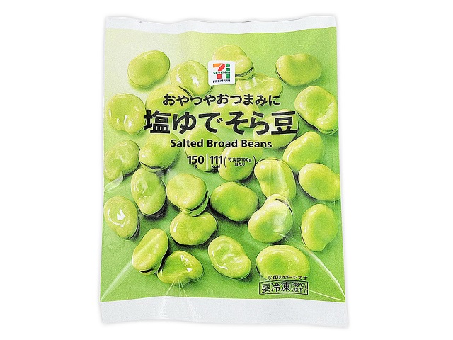 セブンイレブンの７プレミアム 塩ゆでそら豆を比較する。税込価格：214円、カロリー：111kcal、1円あたりカロリー：0.52kcal/円、たんぱく質：10.4g、1円あたりたんぱく質：0.05g/円、脂質：0.2g、炭水化物：16.8g、糖質：12.8g、食物繊維：4g、食塩相当量：0.7g。おやつやおつまみに最適な、塩ゆでそら豆です。アレルギー：なし。