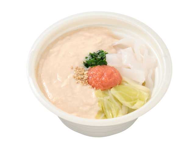 セブンイレブンの明太和風クリームタンミョンを比較する。税込価格：430円、カロリー：224kcal、1円あたりカロリー：0.52kcal/円、たんぱく質：8.6g、1円あたりたんぱく質：0.02g/円、脂質：7.9g、炭水化物：30.8g、糖質：28.2g、食物繊維：2.6g、食塩相当量：3.4g。つるもち食感の太麺春雨（タンミョン）を使用した和風クリームスープです。和出汁をベースに、明太子の旨味や豆乳のまろやかな味わいで具材を食べる仕立てです。アレルギー：乳、小麦。