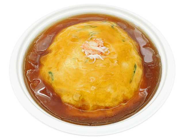 セブンイレブンの東海限定 特製天津飯を比較する。税込価格：594円、カロリー：572kcal、1円あたりカロリー：0.96kcal/円、たんぱく質：19.7g、1円あたりたんぱく質：0.03g/円、脂質：18.1g、炭水化物：83.2g、糖質：82.1g、食物繊維：1.1g、食塩相当量：6g。玉子は風味を生かしながらもふんわりと焼き上げ、鶏ガラ醤油の餡をたっぷりかけた天津飯です。アレルギー：卵、小麦、かに。