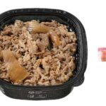 つゆまで旨い 牛丼 セブンイレブン だしを効かせた割下でふんわりと煮込んだ牛肉を楽しめる丼ぶりです。