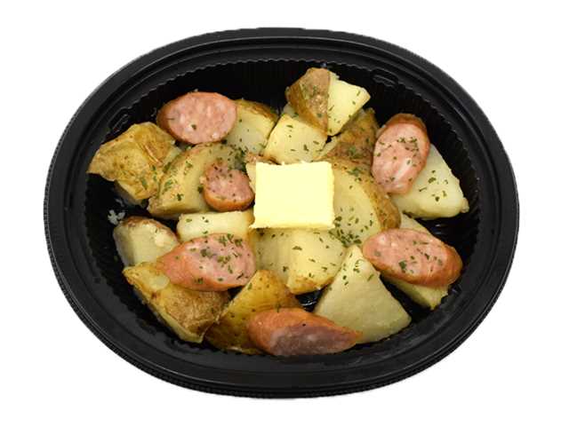 セブンイレブンのじゃがバター＆ソーセージを比較する。税込価格：387円、カロリー：233kcal、1円あたりカロリー：0.60kcal/円、たんぱく質：4.5g、1円あたりたんぱく質：0.01g/円、脂質：10.5g、炭水化物：31.7g、糖質：28.3g、食物繊維：3.4g、食塩相当量：0.9g。ホクホクとしたじゃがいもとソーセージを組み合わせ、バターを盛り付けたおつまみです。アレルギー：乳。