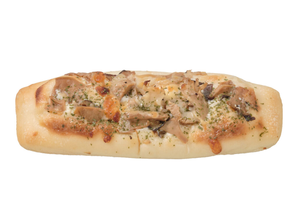 セブンイレブンのエリンギと舞茸のこんがりチーズスティックを比較する。税込価格：192円、カロリー：228kcal、1円あたりカロリー：1.19kcal/円、たんぱく質：7g、1円あたりたんぱく質：0.04g/円、脂質：10.2g、炭水化物：28.2g、糖質：25.9g、食物繊維：2.3g、食塩相当量：1.5g。もっちりと食べ応えのあるパン生地に、醤油仕立ての味わい深いエリンギと舞茸を組合わせた商品。アレルギー：卵、乳、小麦。