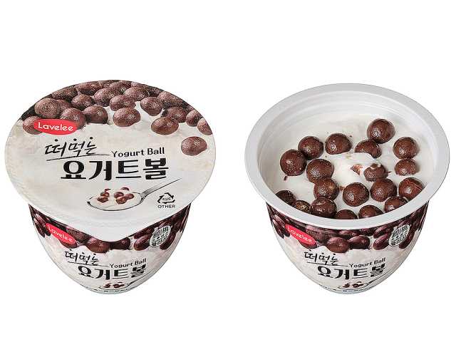 セブンイレブンのクリーミーヨーグルト ボールを比較する。税込価格：377円。アレルギー：乳、小麦。
