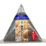 セブンイレブンの味付海苔海老マヨネーズこだわり卵のマヨネーズを比較する。税込価格：227円、カロリー：219kcal、1円あたりカロリー：0.97kcal/円、たんぱく質：4.5g、1円あたりたんぱく質：0.02g/円、脂質：6.6g、炭水化物：36.3g、糖質：34.4g、食物繊維：1.9g、食塩相当量：1.5g。人気のある海老マヨネーズを味付海苔で包んだおにぎりです。アレルギー：卵、乳、小麦、えび。