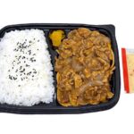 豚焼肉弁当 セブンイレブン 甘辛いタレで味付けした豚焼肉とトマトパスタを盛り付けたお弁当。