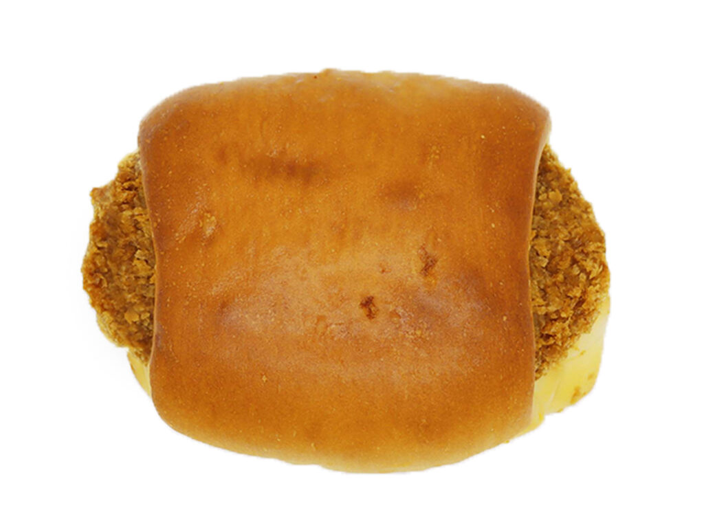 セブンイレブンのソースコロッケパンを比較する。税込価格：149円、カロリー：297kcal、1円あたりカロリー：1.99kcal/円、たんぱく質：5.9g、1円あたりたんぱく質：0.04g/円、脂質：10g、炭水化物：46.6g、糖質：45.2g、食物繊維：1.4g、食塩相当量：2.2g。ふんわりとした生地に、ソース付きのコロッケを丸ごと１枚包んだ惣菜パン。アレルギー：卵、乳、小麦。