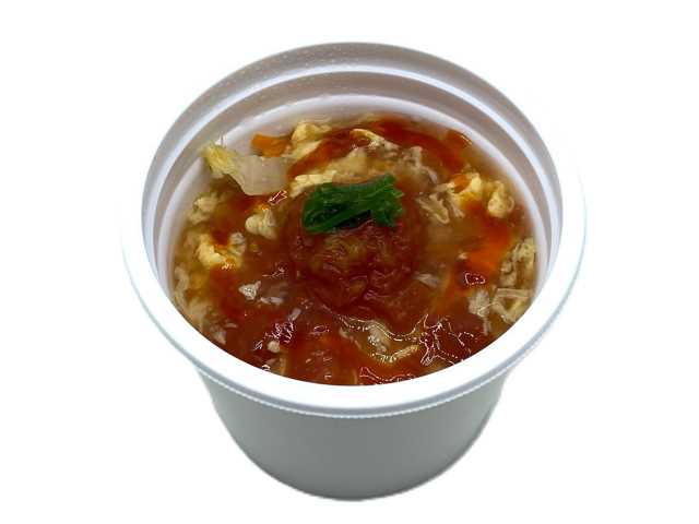 セブンイレブンのトマト酸辣湯を比較する。税込価格：354円、カロリー：124kcal、1円あたりカロリー：0.35kcal/円、たんぱく質：10.4g、1円あたりたんぱく質：0.03g/円、脂質：5.2g、炭水化物：9.8g、糖質：7.8g、食物繊維：2g、食塩相当量：2.4g。トマトの旨味と酸味が際立つ、さっぱり召し上がっていただける酸辣湯です。アレルギー：卵、小麦。