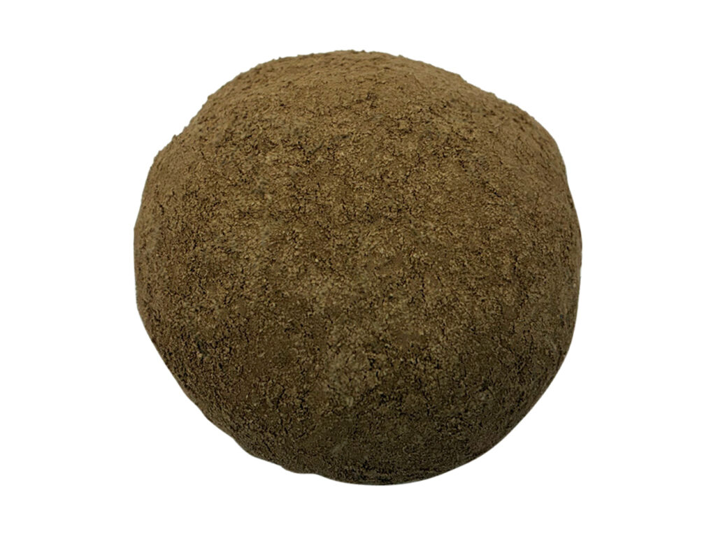 セブンイレブンのとろもちわらび近江ほうじ茶を比較する。税込価格：162円、カロリー：126kcal、1円あたりカロリー：0.78kcal/円、たんぱく質：0.4g、1円あたりたんぱく質：0.01未満g/円、脂質：4.9g、炭水化物：20.2g、糖質：19.9g、食物繊維：0.3g、食塩相当量：0g。くちどけが良くもっちりとしたわらび餅で、なめらかな近江ほうじ茶のホイップクリームと黒蜜ソースを包んだ商品です。アレルギー：乳、小麦。