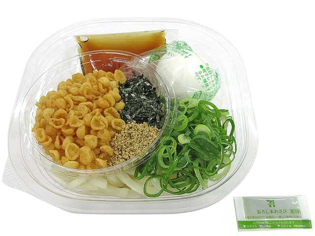 冷し温たまぶっかけうどん わさび付 セブンイレブン 半熟玉子、ねぎ、揚げ玉、刻みのリ、ごまを盛り付けた冷たいうどんです。