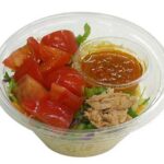 トマトパスタサラダ 新潟県産トマト使用 セブンイレブン 新潟県産トマトを使用したパスタサラダ。ゴロゴロのトマトとツナに、トマトの旨みが詰まったトマトドレッシングをかけてお召し上がりください。