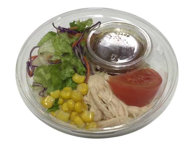 蒸し鶏と彩り野菜のラーメンサラダ セブンイレブン 蒸し鶏と彩り野菜に和風玉葱ドレッシングをかけて食べるラーメンサラダ。