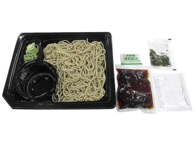 セブンイレブンの信州産石臼挽きそば粉のざるそばを比較する。税込価格：443円、カロリー：354kcal、1円あたりカロリー：0.80kcal/円、たんぱく質：16.4g、1円あたりたんぱく質：0.04g/円、脂質：3.4g、炭水化物：67.1g、糖質：61.7g、食物繊維：5.4g、食塩相当量：1.9g。原材料高騰のため、価格（税抜）を４１０円に変更いたします。風味が良く旨味の強い信州産のそば粉を使ったざるそばです。アレルギー：卵、小麦、そば。