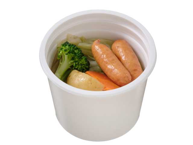 セブンイレブンのごろっと具材のポトフを比較する。税込価格：387円、カロリー：130kcal、1円あたりカロリー：0.34kcal/円、たんぱく質：7.7g、1円あたりたんぱく質：0.02g/円、脂質：6.9g、炭水化物：10.7g、糖質：8g、食物繊維：2.7g、食塩相当量：2.6g。ごろっとした具材を使用したポトフです。野菜の自然な甘味と畜肉の旨味を感じられるスープに仕立てました。アレルギー：卵、乳、小麦。
