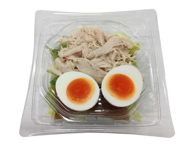 セブンイレブンのたんぱく質が摂れる鶏むね肉サラダを比較する。税込価格：484円、カロリー：175kcal、1円あたりカロリー：0.36kcal/円、たんぱく質：21.2g、1円あたりたんぱく質：0.04g/円、脂質：8.6g、炭水化物：3.8g、糖質：2.7g、食物繊維：1.1g、食塩相当量：2.5g。鶏むね肉を使用した１食で約２０ｇのたんぱく質が摂れるサラダです。アレルギー：卵、乳、小麦。