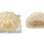 セブンイレブンのもちもち×ずっしり 大入り豚まん。税込価格：251円、カロリー：340kcal、たんぱく質：11.5g、脂質：12.4g、炭水化物：46.5g、糖質：44.7g、食物繊維：1.8g、食塩相当量：1.1g。1個でしっかりボリュームの食べ応えのある豚まんです。熟成期間をとった豚肉を使用した、ジューシーで旨みたっぷりの中具を、しっとりもちもち生地で包みました。アレルギー：卵、乳、小麦 特定原材料に準ずる20品目: 大豆、鶏肉、豚肉。