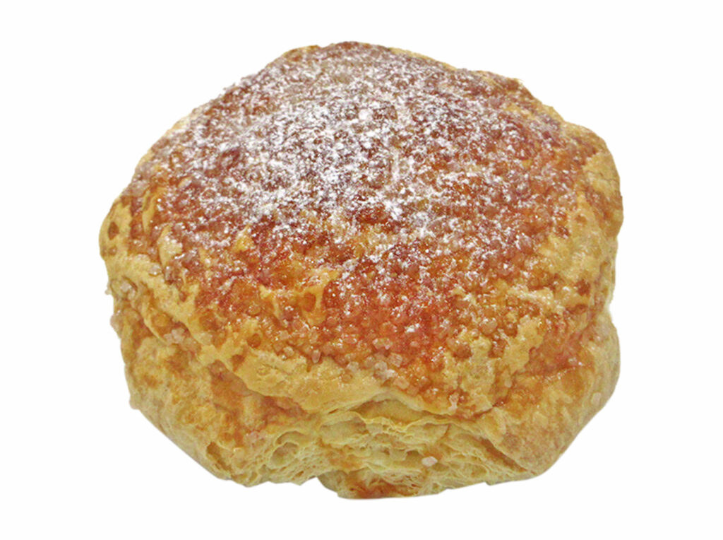 セブンイレブンのサクッとろクリームパイを比較する。税込価格：214円、カロリー：271kcal、1円あたりカロリー：1.27kcal/円、たんぱく質：4.5g、1円あたりたんぱく質：0.02g/円、脂質：14.3g、炭水化物：31.4g、糖質：30.8g、食物繊維：0.6g、食塩相当量：0.4g。ザラメを振りかけたパイ生地に、バニラ香るカスタードクリームを詰めたスイーツです。アレルギー：卵、乳、小麦。