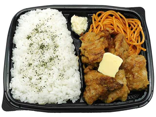 セブンイレブンのガーリックチキン弁当を比較する。税込価格：700円、カロリー：656kcal、1円あたりカロリー：0.94kcal/円、たんぱく質：34g、1円あたりたんぱく質：0.05g/円、脂質：17g、炭水化物：94g、糖質：89.3g、食物繊維：4.7g、食塩相当量：5.1g。香ばしいガーリック醤油だれで味付けしたジューシーな鶏肉を盛り付けたお弁当です。アレルギー：卵、乳、小麦。