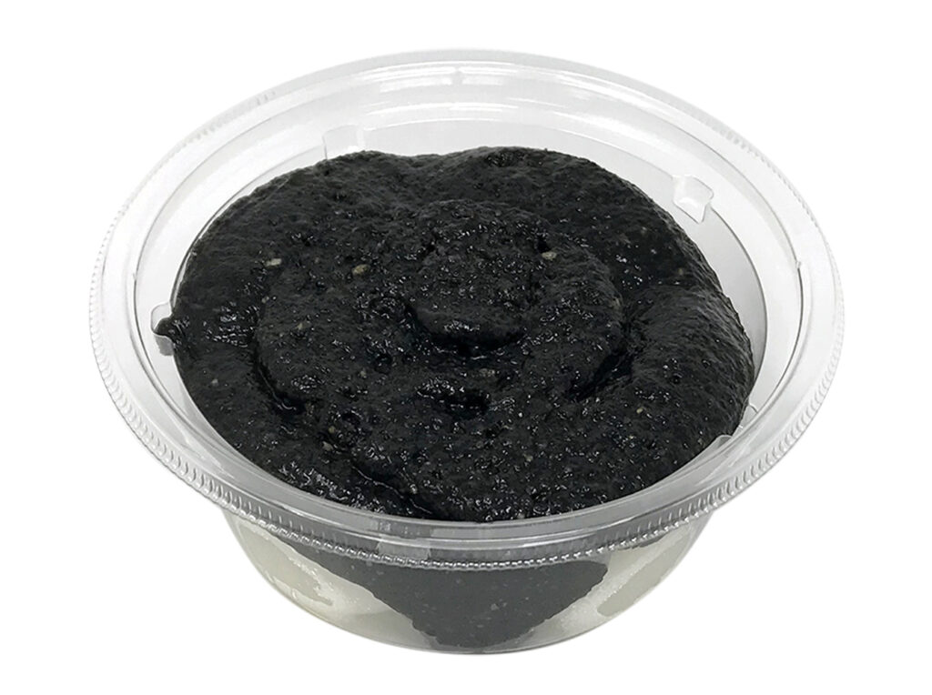 セブンイレブンのごまが主役のお団子を比較する。税込価格：367円、カロリー：501kcal、1円あたりカロリー：1.36kcal/円、たんぱく質：11.9g、1円あたりたんぱく質：0.03g/円、脂質：23.4g、炭水化物：63.4g、糖質：58.2g、食物繊維：5.2g、食塩相当量：0.3g。柔らかく歯切れの良いお団子に、ごまだれをたっぷりかけた仕立て。アレルギー：小麦。