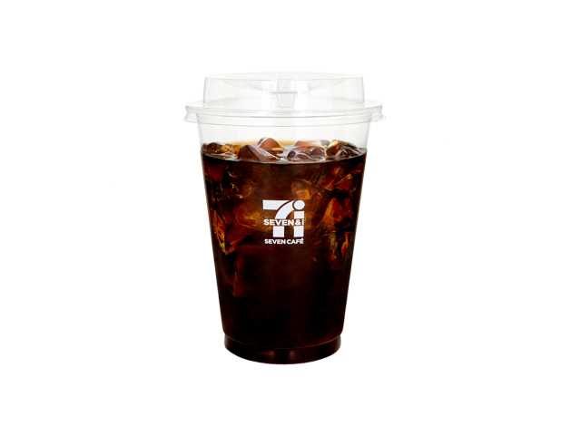 セブンイレブンのセブンカフェアイスコーヒーＬを比較する。税込価格：251円、カロリー：15kcal、1円あたりカロリー：0.06kcal/円、たんぱく質：0.9g、1円あたりたんぱく質：0.01未満g/円、脂質：0g、炭水化物：3g、糖質：2.6g、食物繊維：0.4g、食塩相当量：0g。アレルギー：なし。