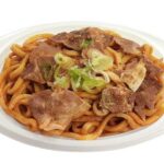 セブンイレブンのピリ辛ソースの豚肉焼うどんを比較する。税込価格：508円、カロリー：715kcal、1円あたりカロリー：1.41kcal/円、たんぱく質：22.1g、1円あたりたんぱく質：0.04g/円、脂質：27.3g、炭水化物：99.2g、糖質：91g、食物繊維：8.2g、食塩相当量：4.3g。複数のソースをブレンドしたピリ辛味で仕上げた、おつまみにもなる焼うどんです。原材料高騰により、価格（税抜）を４５０円から４７０円に変更させていただきます。アレルギー：小麦。