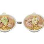 富山名物 ブラックラーメン セブンイレブン 富山県のご当地ラーメンとして知られている黒いスープが特徴のラーメンです。