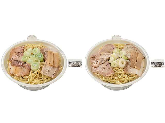 富山名物 ブラックラーメン セブンイレブン 富山県のご当地ラーメンとして知られている黒いスープが特徴のラーメンです。
