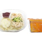 蒸し鶏と紀州南高梅のぶっかけおろしうどん セブンイレブン 和歌山県産紀州南高梅と蒸し鶏を合わせたぶっかけおろしうどん。