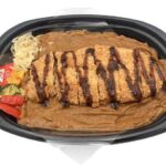 元祖金沢ロースカツカレー セブンイレブン チャンピオンカレーに監修を頂き、濃厚なカレーにカツを盛りつけた、より本格的な「金沢カレー」。