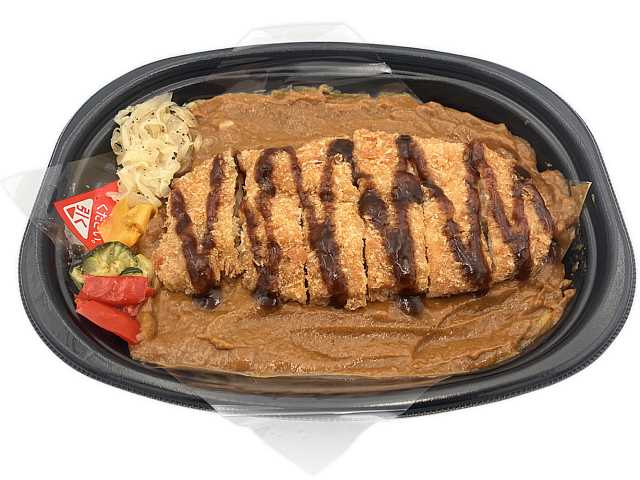 元祖金沢ロースカツカレー セブンイレブン チャンピオンカレーに監修を頂き、濃厚なカレーにカツを盛りつけた、より本格的な「金沢カレー」。