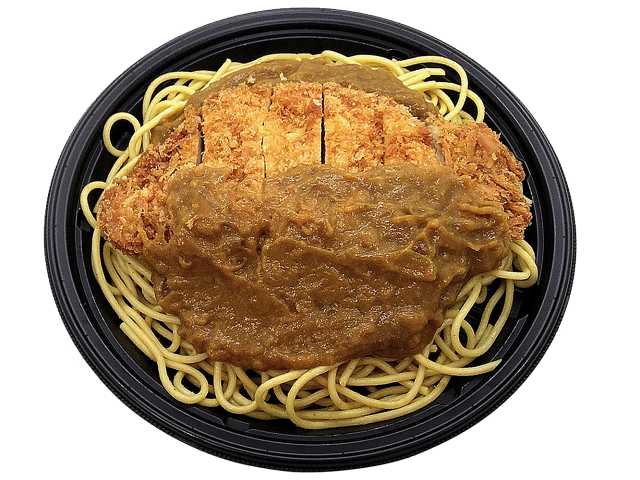 カツカレースパゲティ セブンイレブン 豚ロースを使用したボリュームのあるカツカレースパゲティ。