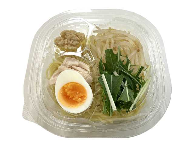 セブンイレブンの冷たい塩ラーメン 北海道産山わさび使用を比較する。税込価格：538円、カロリー：378kcal、1円あたりカロリー：0.70kcal/円、たんぱく質：16.2g、1円あたりたんぱく質：0.03g/円、脂質：6.3g、炭水化物：67.1g、糖質：61g、食物繊維：6.1g、食塩相当量：4.6g。つるんと喉ごしの良い麺を、さっぱりとした塩味スープと香り高い北海道産の山わさびで食べる冷たい塩ラーメンです。アレルギー：卵、小麦。