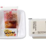 セブンイレブンの国産大豆使用 冷奴セットを比較する。税込価格：149円、カロリー：116kcal、1円あたりカロリー：0.78kcal/円、たんぱく質：10.1g、1円あたりたんぱく質：0.07g/円、脂質：6.9g、炭水化物：3.7g、糖質：2.9g、食物繊維：0.8g、食塩相当量：0.7g。国産大豆の甘みや旨味、風味が引き立つなめらか仕上げの豆腐を使用した冷奴セットです。別添の黄金生姜、かつお節、だし醤油をかけてお召し上がりください。アレルギー：小麦。